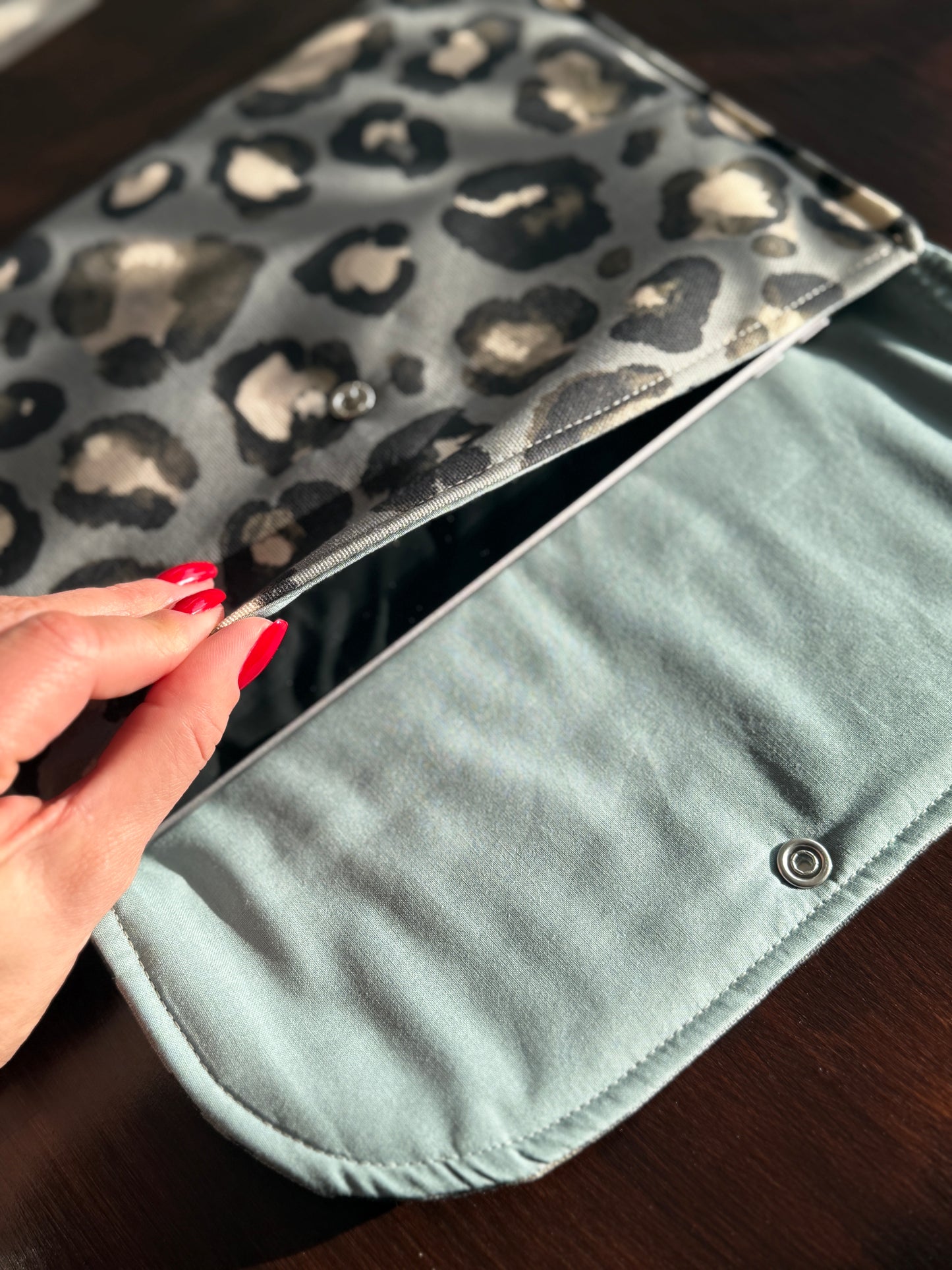 Soulyful Soft Pouch - "Big Pouch Leo Grau"