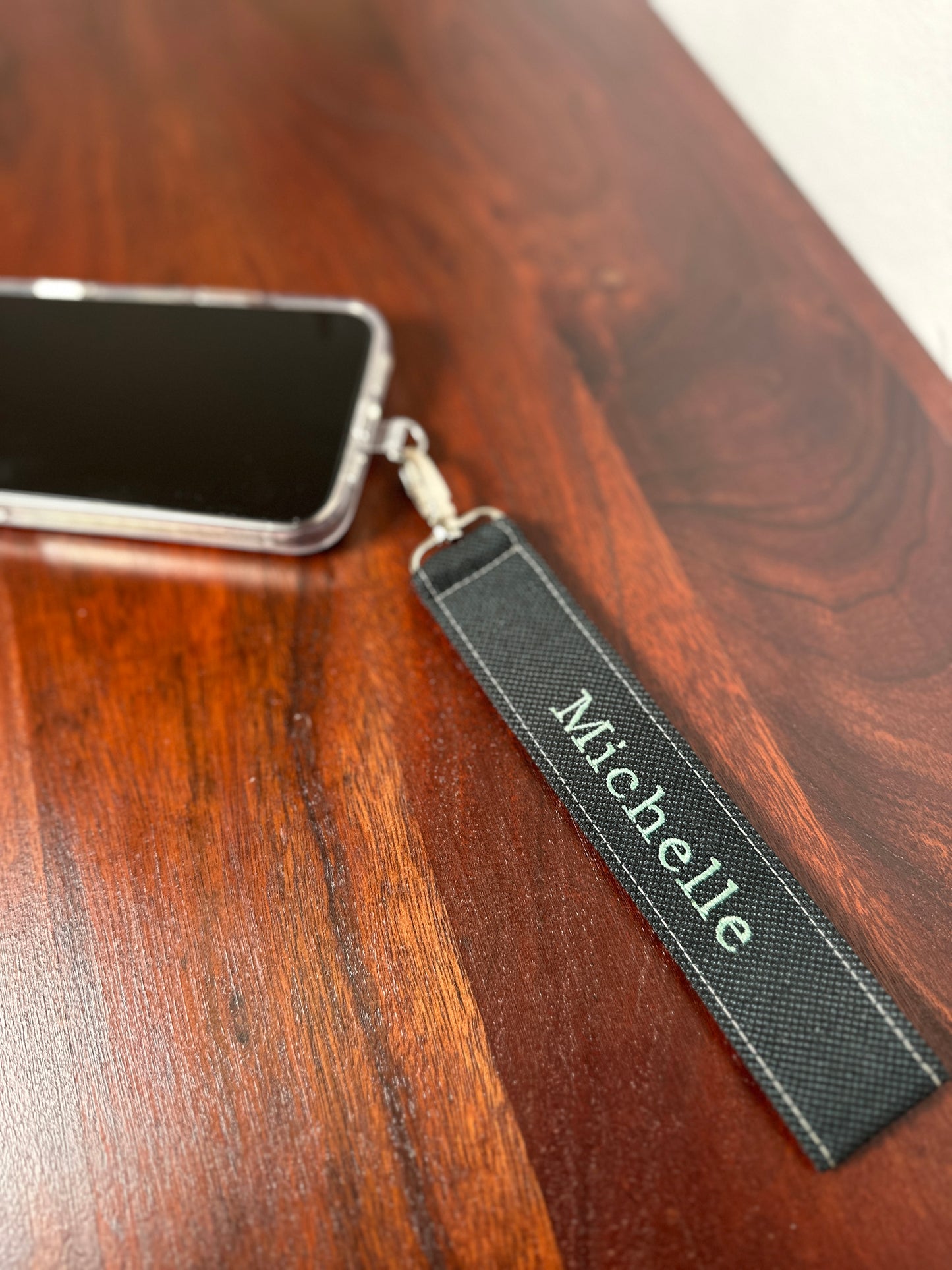 Vorführmodelle Handy-/Schlüsselhandschlaufe inkl. Handyhalterung