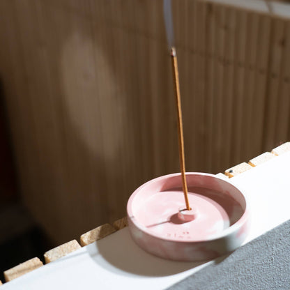 Bloom Räucherstäbchenhalter aus natürlichem Beton
