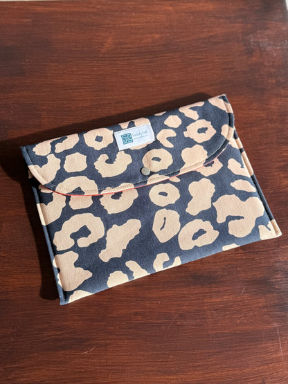 Soulyful Soft Pouch - "Big Pouch Abstract Leo"
