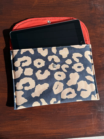 Soulyful Soft Pouch - "Big Pouch Abstract Leo"