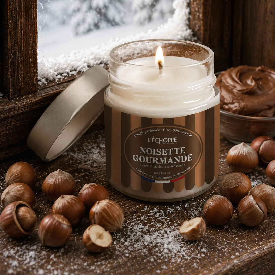 Duftkerze „Gourmet-Haselnuss“ Winter-Edition von L’Échoppe Buissonnière im Glas mit Metalldeckel
