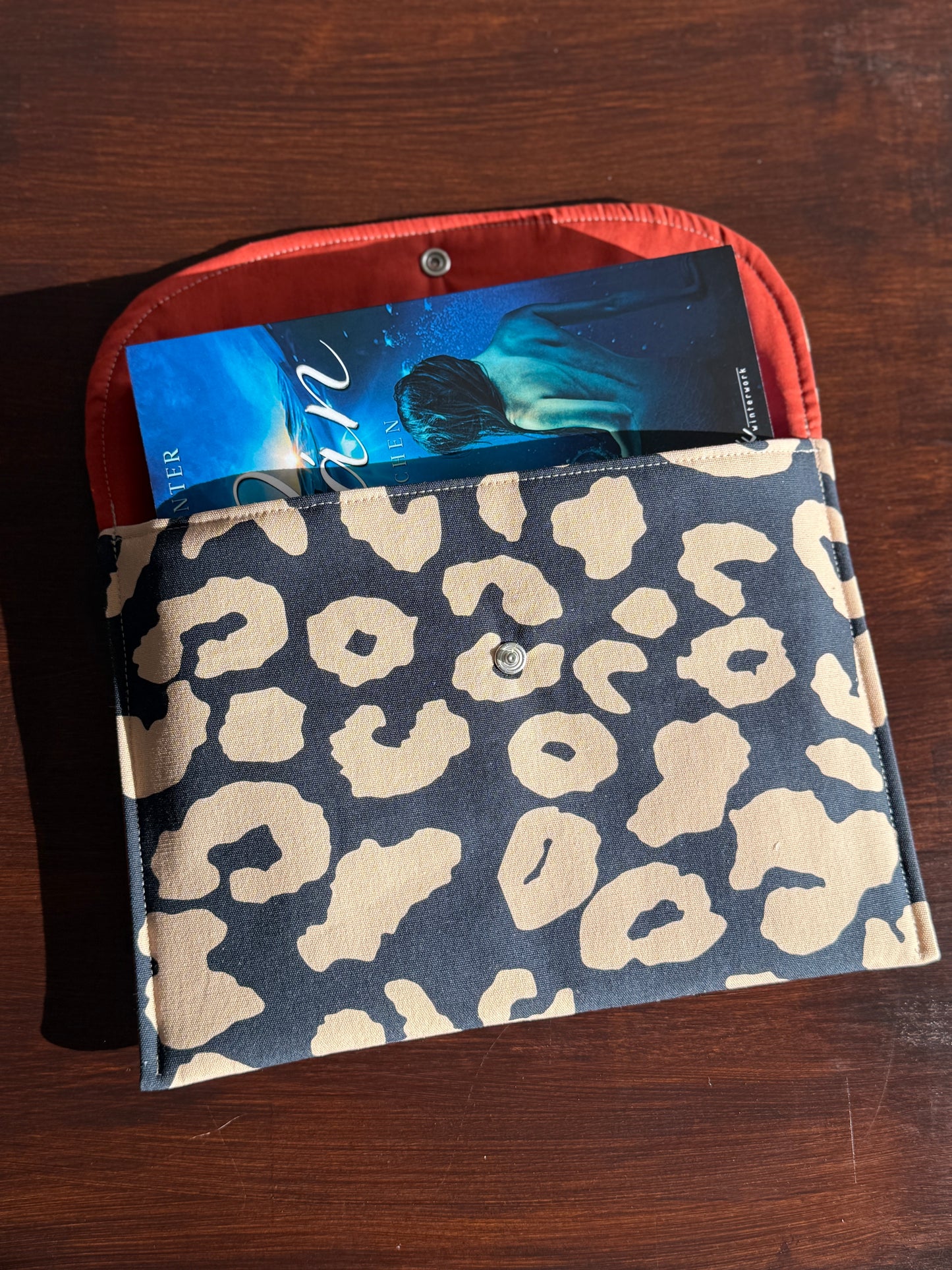 Soulyful Soft Pouch - "Big Pouch Abstract Leo"