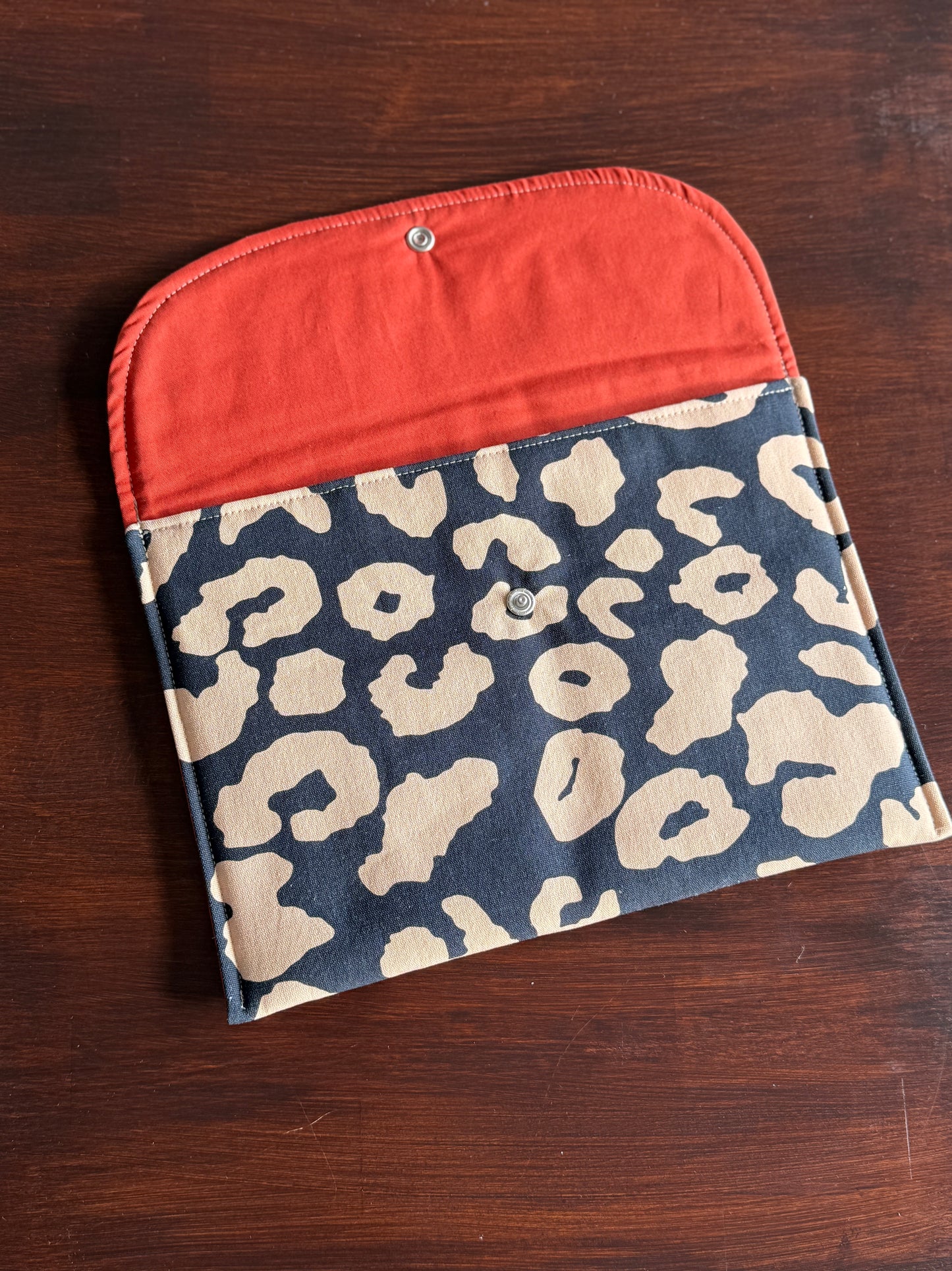 Soulyful Soft Pouch - "Big Pouch Abstract Leo"