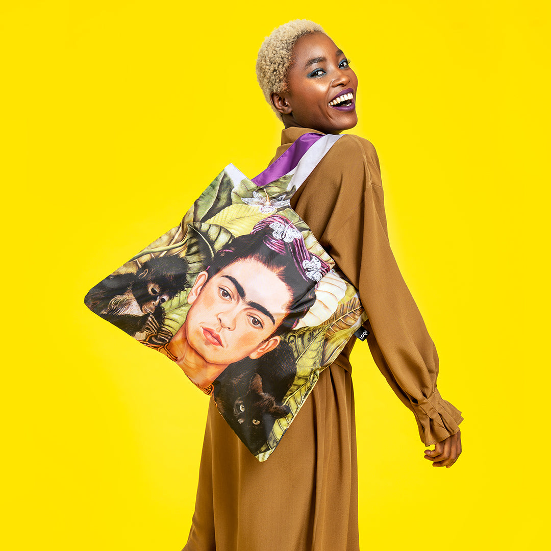 Tote Bag aus 100 % Recyclingmaterial – FRIDA KAHLO „Selbstbildnis mit Kolibri“