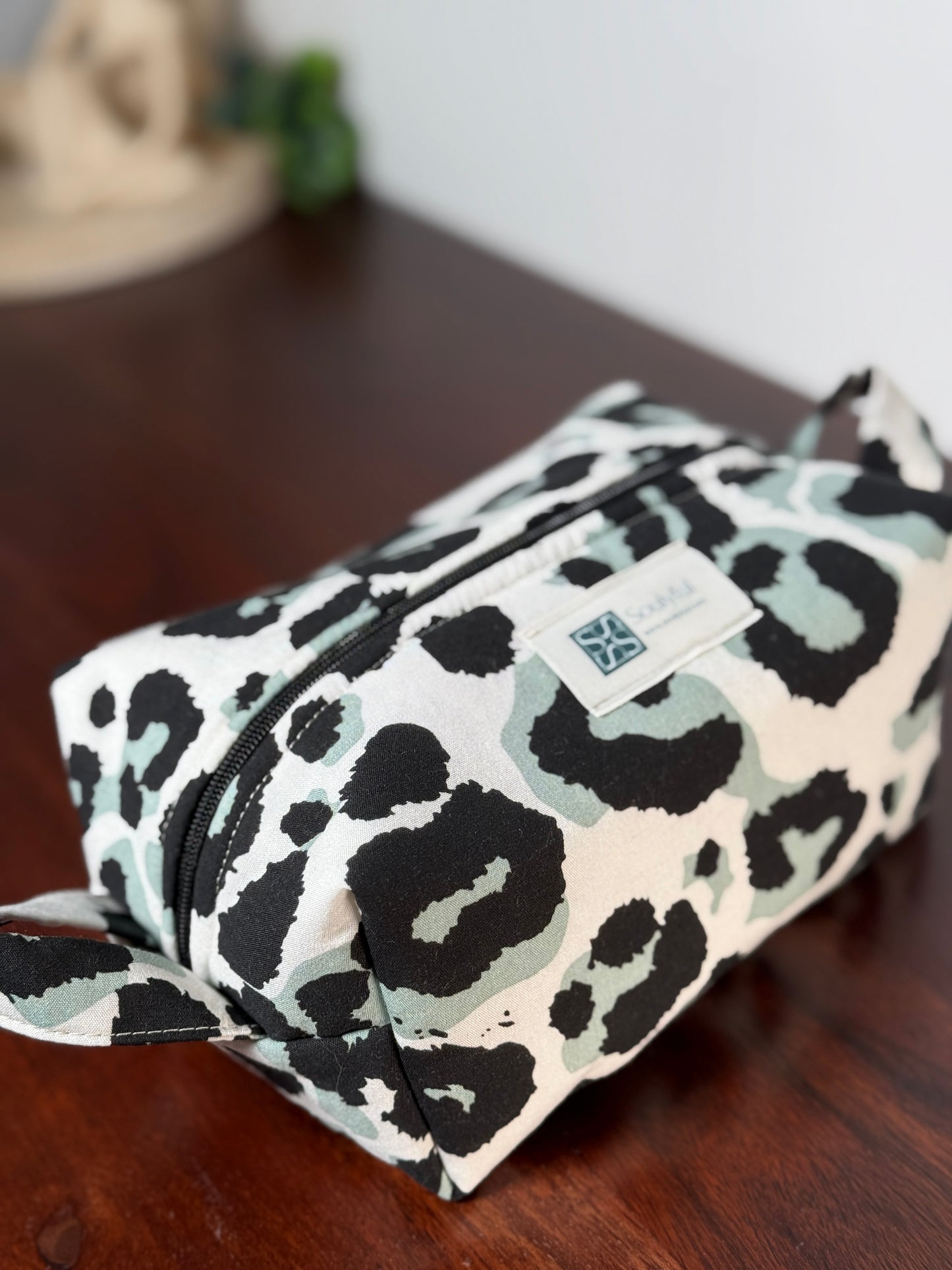 Handgenähte Kosmetiktasche/Aufbewahrungstasche "Leo"