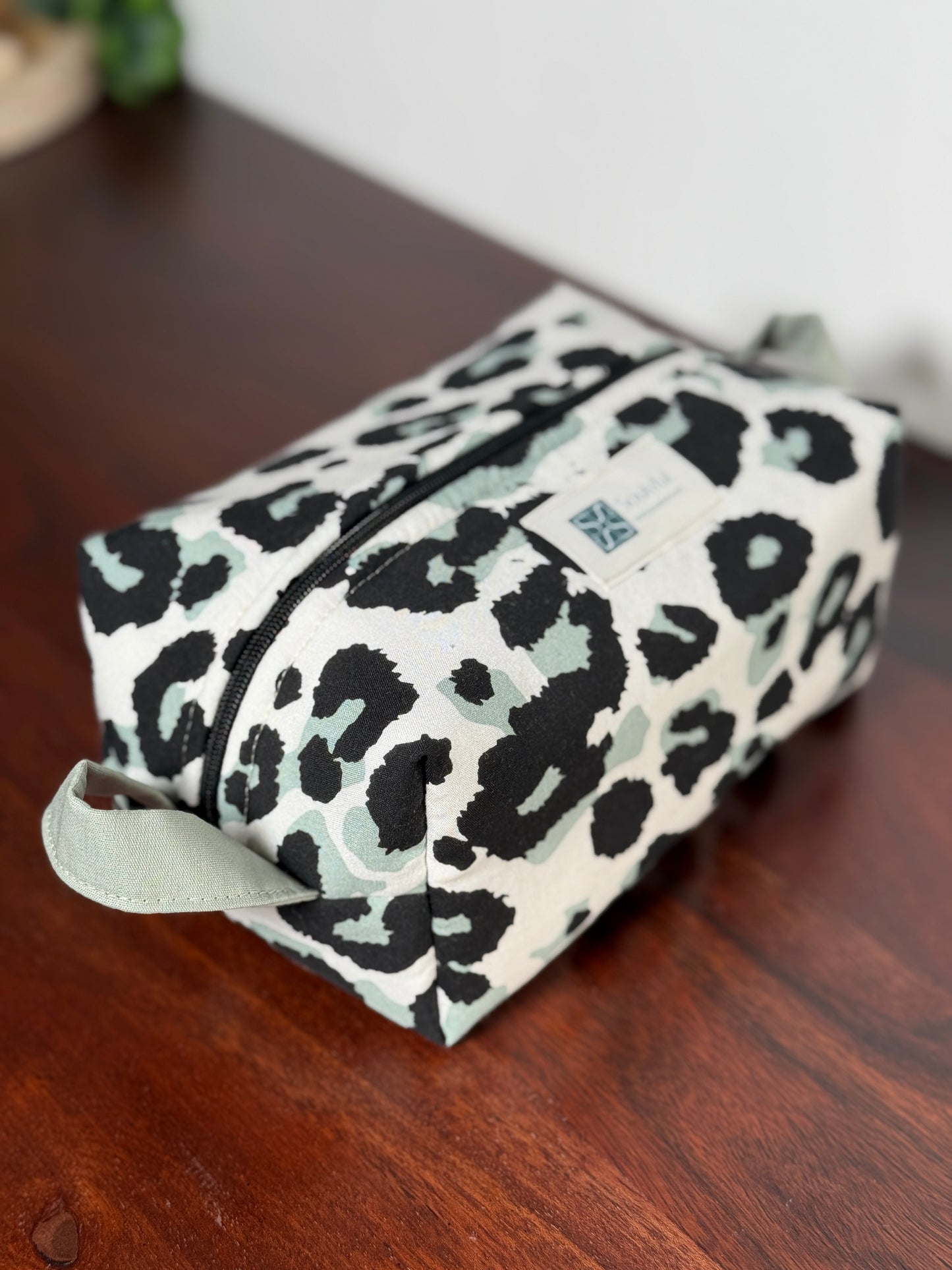 Handgenähte Kosmetiktasche/Aufbewahrungstasche "Leo"