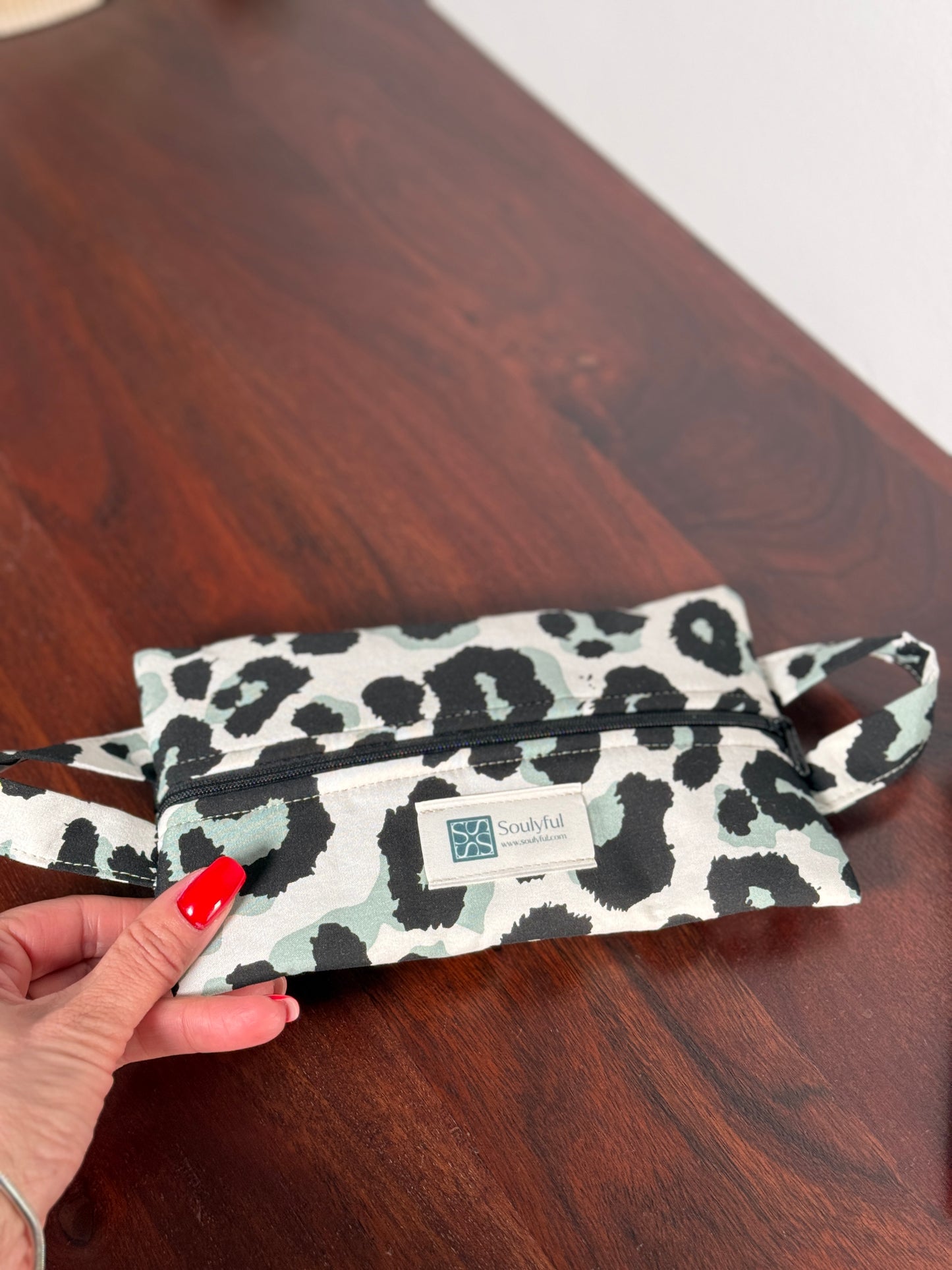 Handgenähte Kosmetiktasche/Aufbewahrungstasche "Leo"