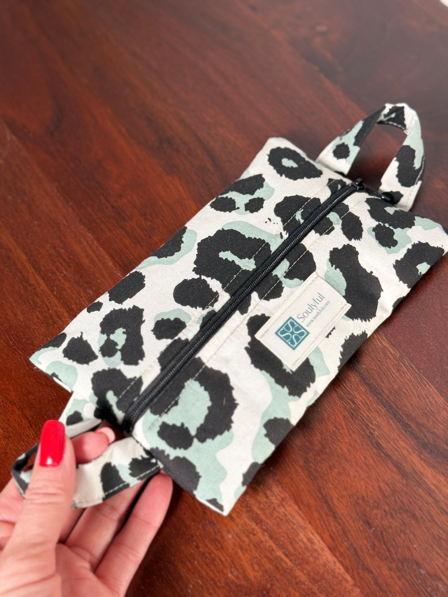 Handgenähte Kosmetiktasche/Aufbewahrungstasche "Leo"