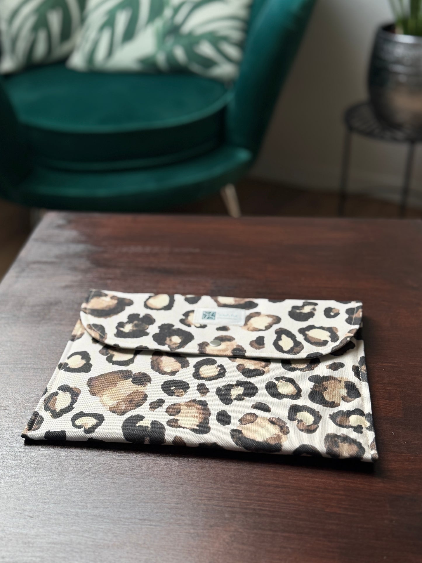 Soulyful Soft Pouch - "Big Pouch Leo Beige"