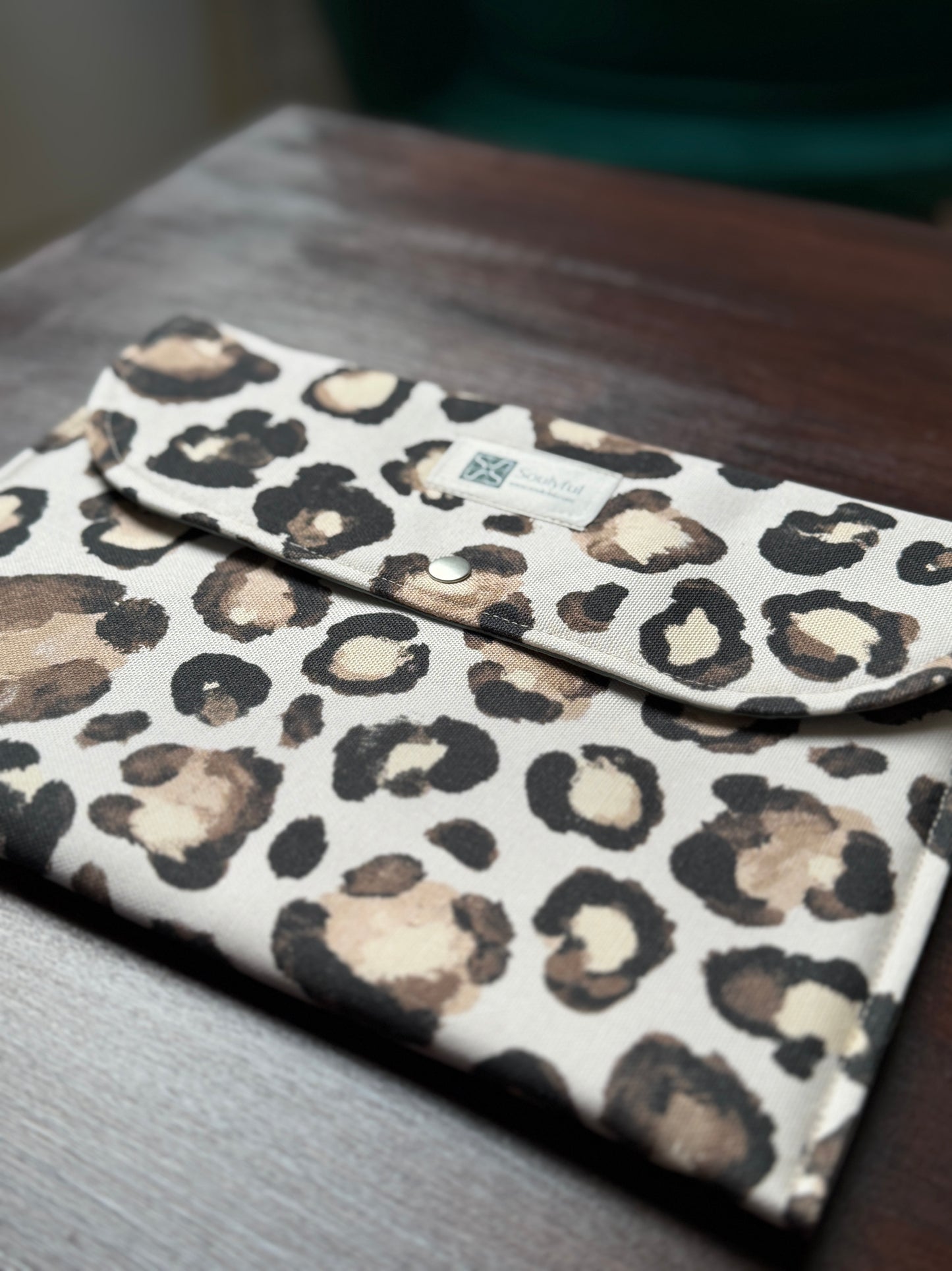 Soulyful Soft Pouch - "Big Pouch Leo Beige"