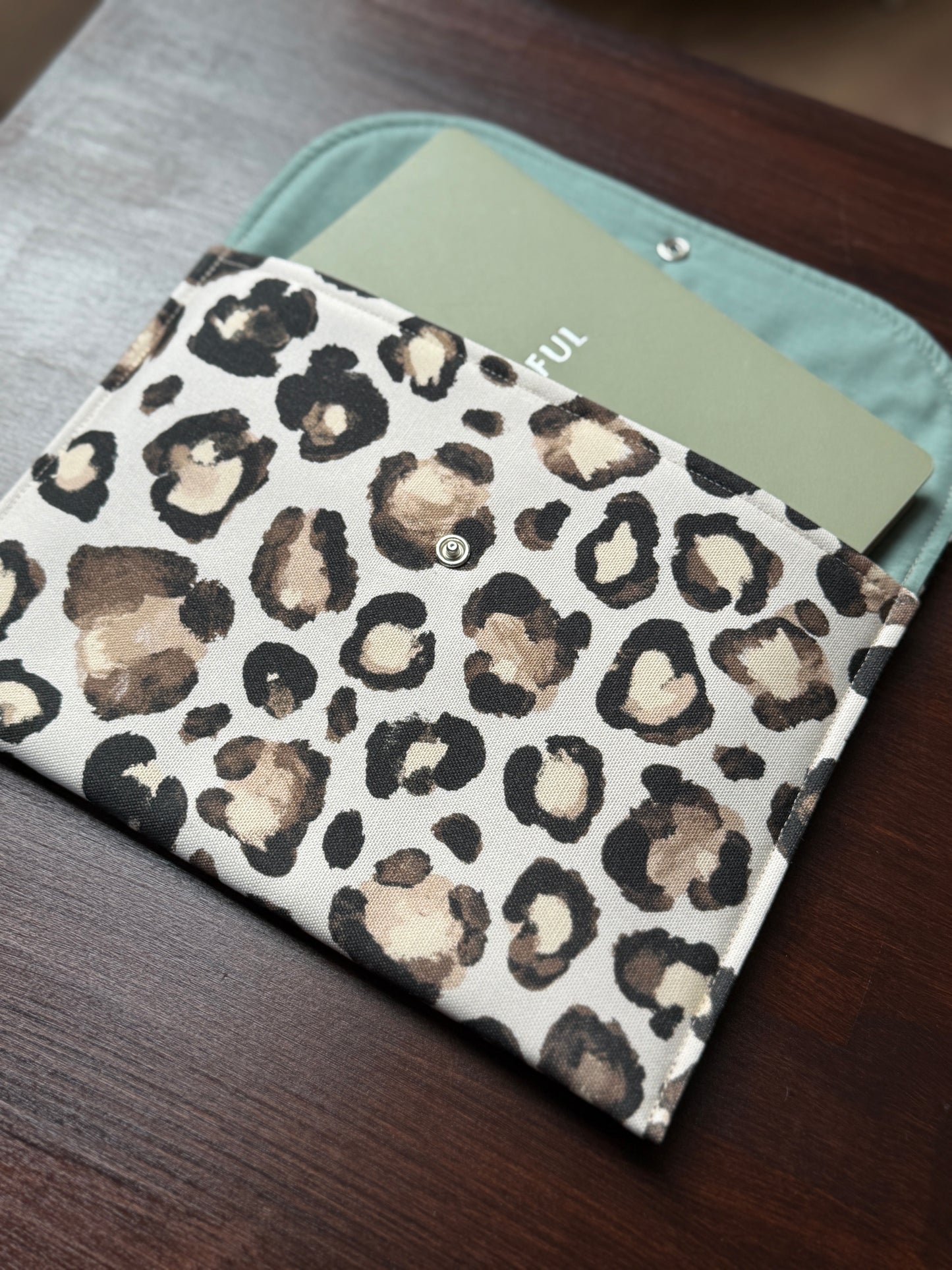 Soulyful Soft Pouch - "Big Pouch Leo Beige"