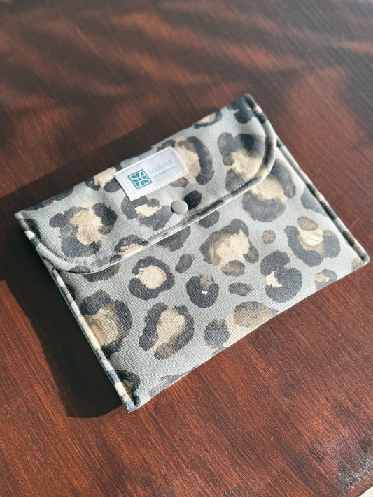 Soulyful Soft Pouch - "Small Pouch Leo Grau"