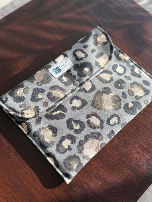 Soulyful Soft Pouch - "Big Pouch Leo Grau"