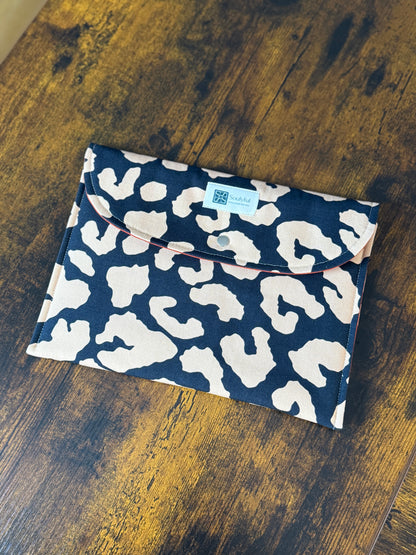 Soulyful Soft Pouch - "Big Pouch Abstract Leo"