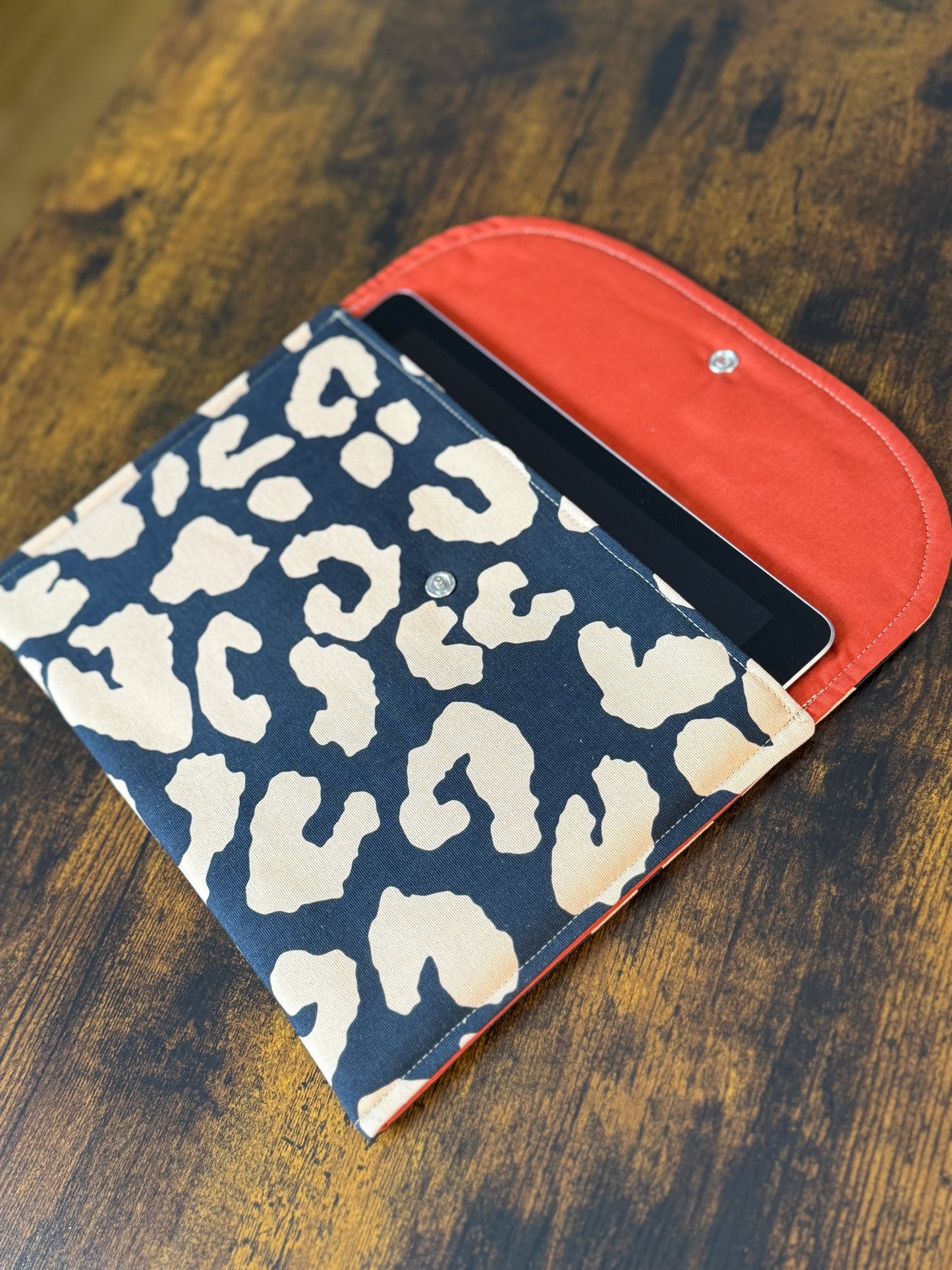 Soulyful Soft Pouch - "Big Pouch Abstract Leo"
