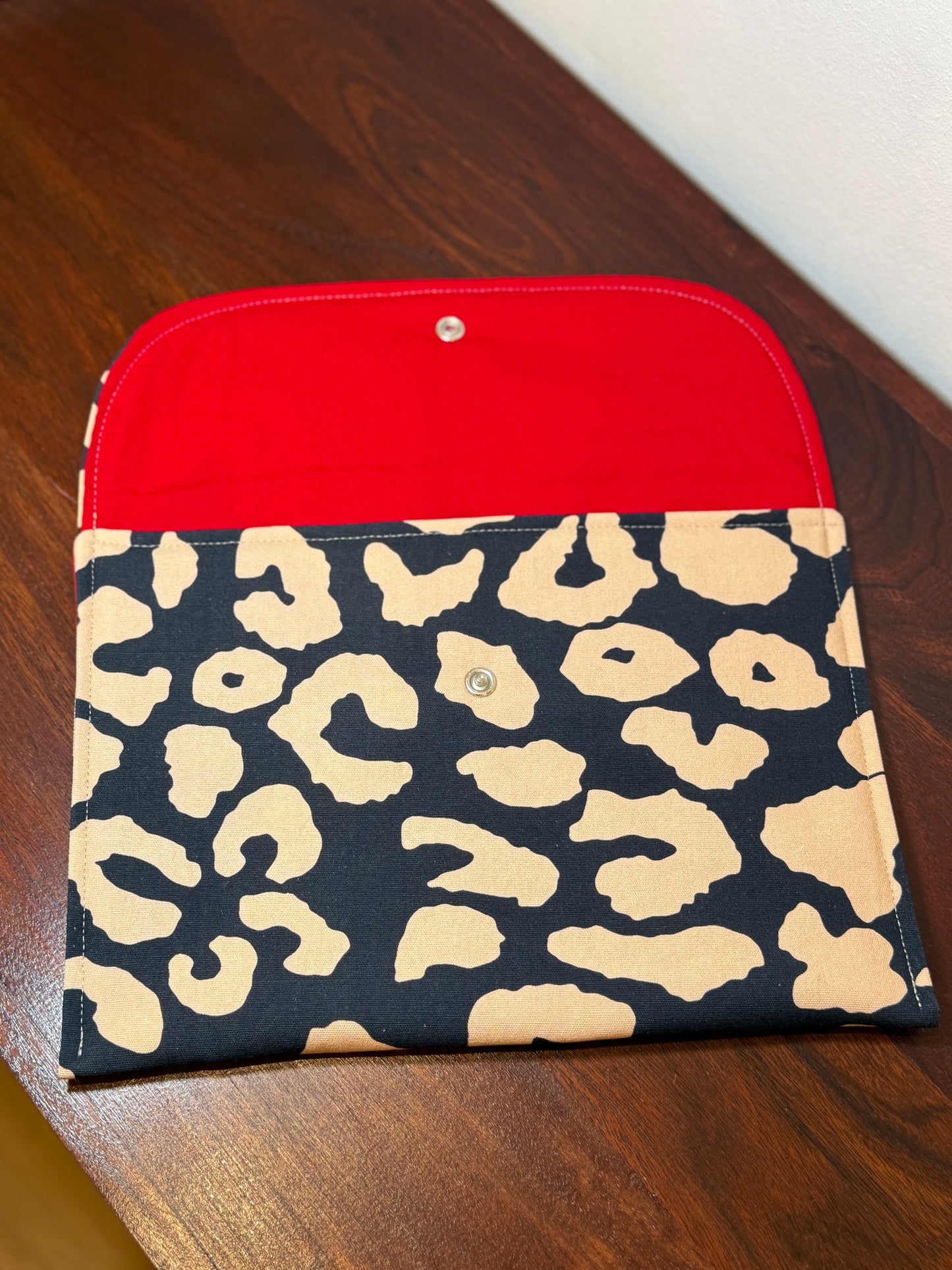 Soulyful Soft Pouch - "Big Pouch Abstract Leo"