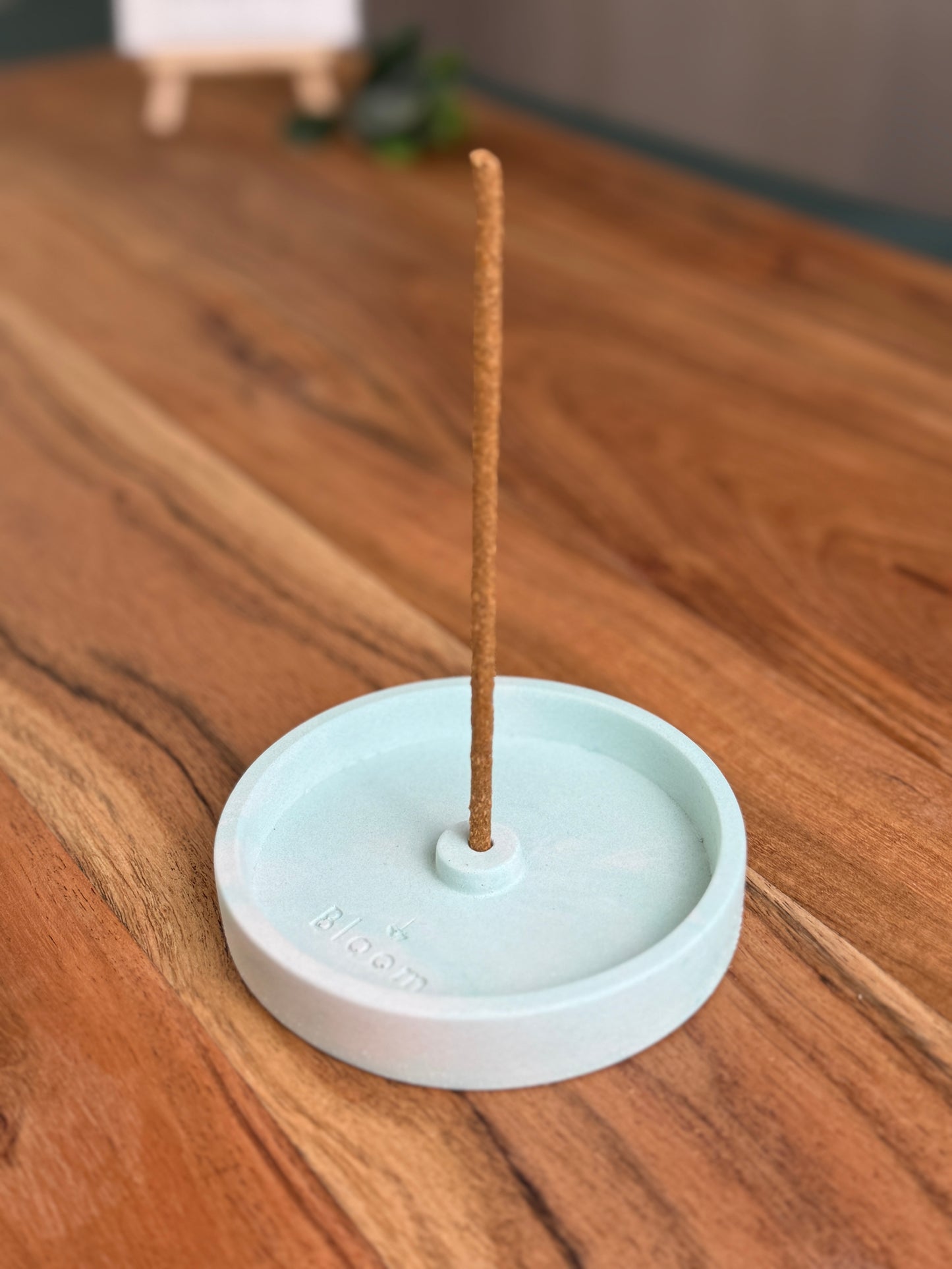 Bloom Räucherstäbchenhalter aus natürlichem Beton