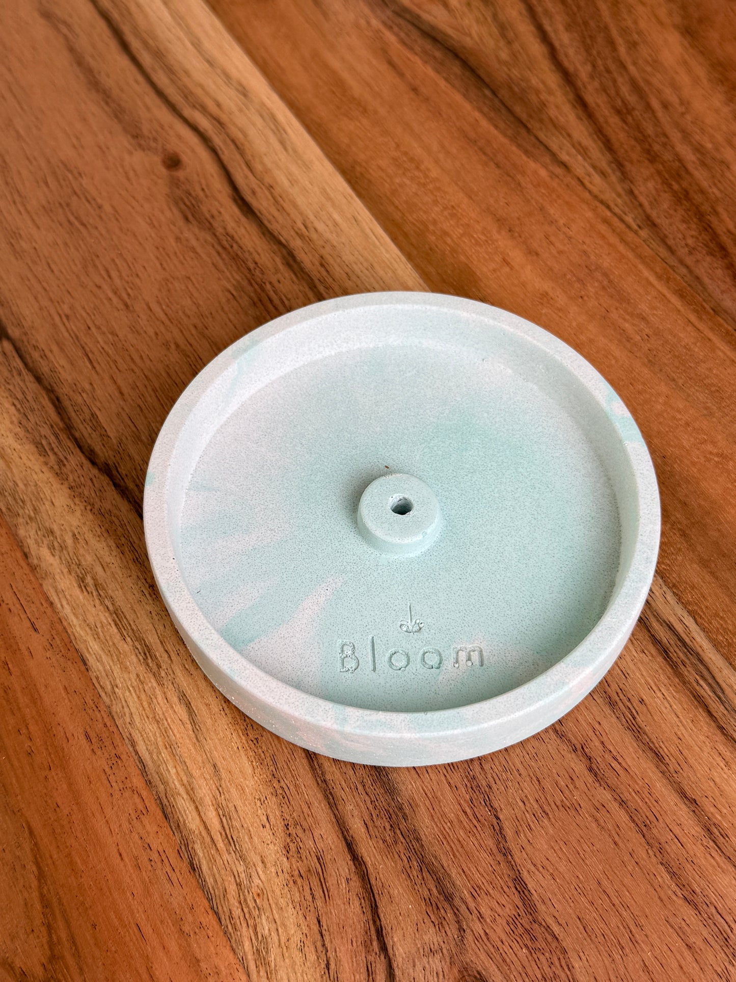 Bloom Räucherstäbchenhalter aus natürlichem Beton