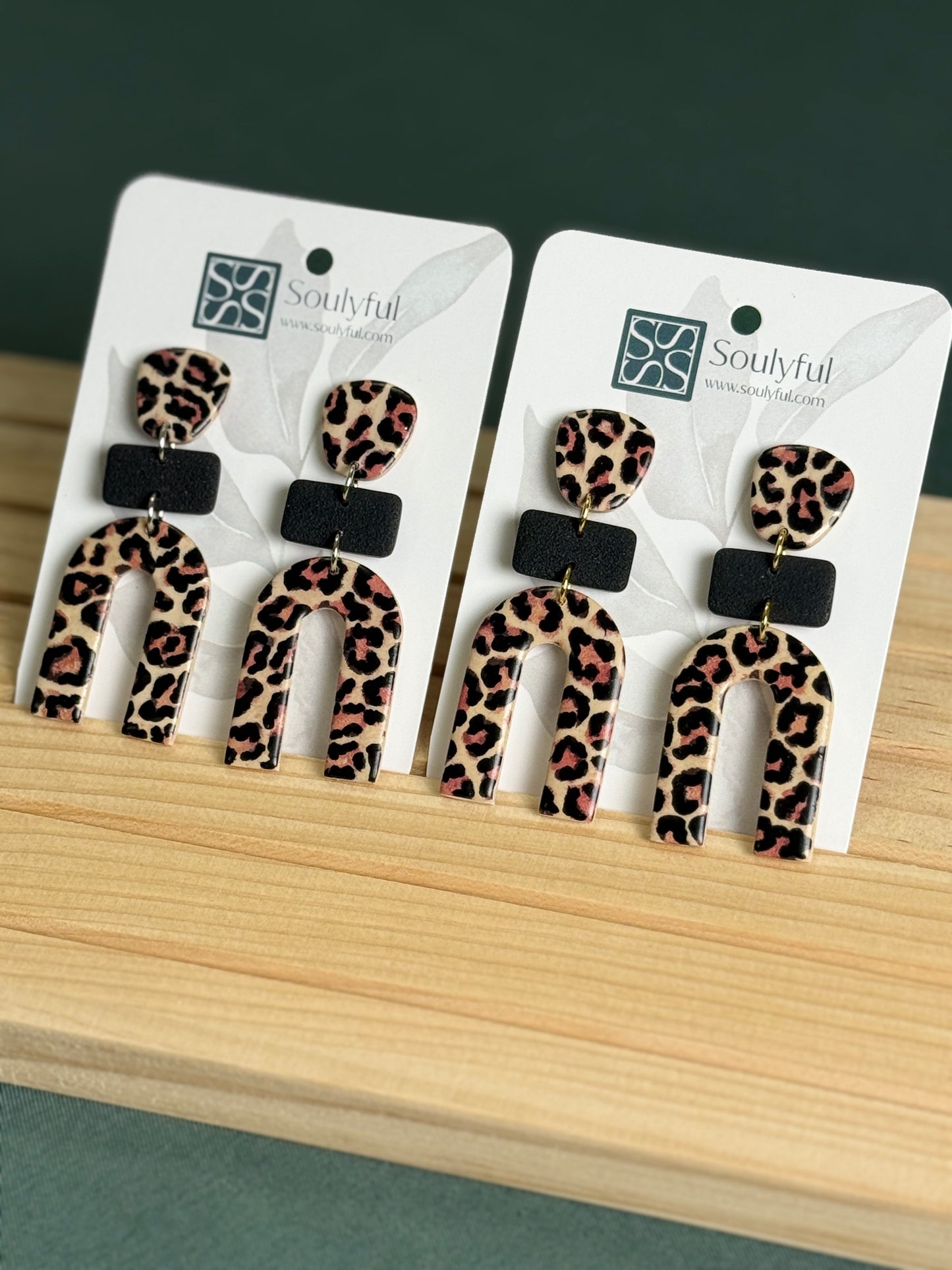Ohrringe "Wild Leo Arch" - Hardwarefarbe auswählbar