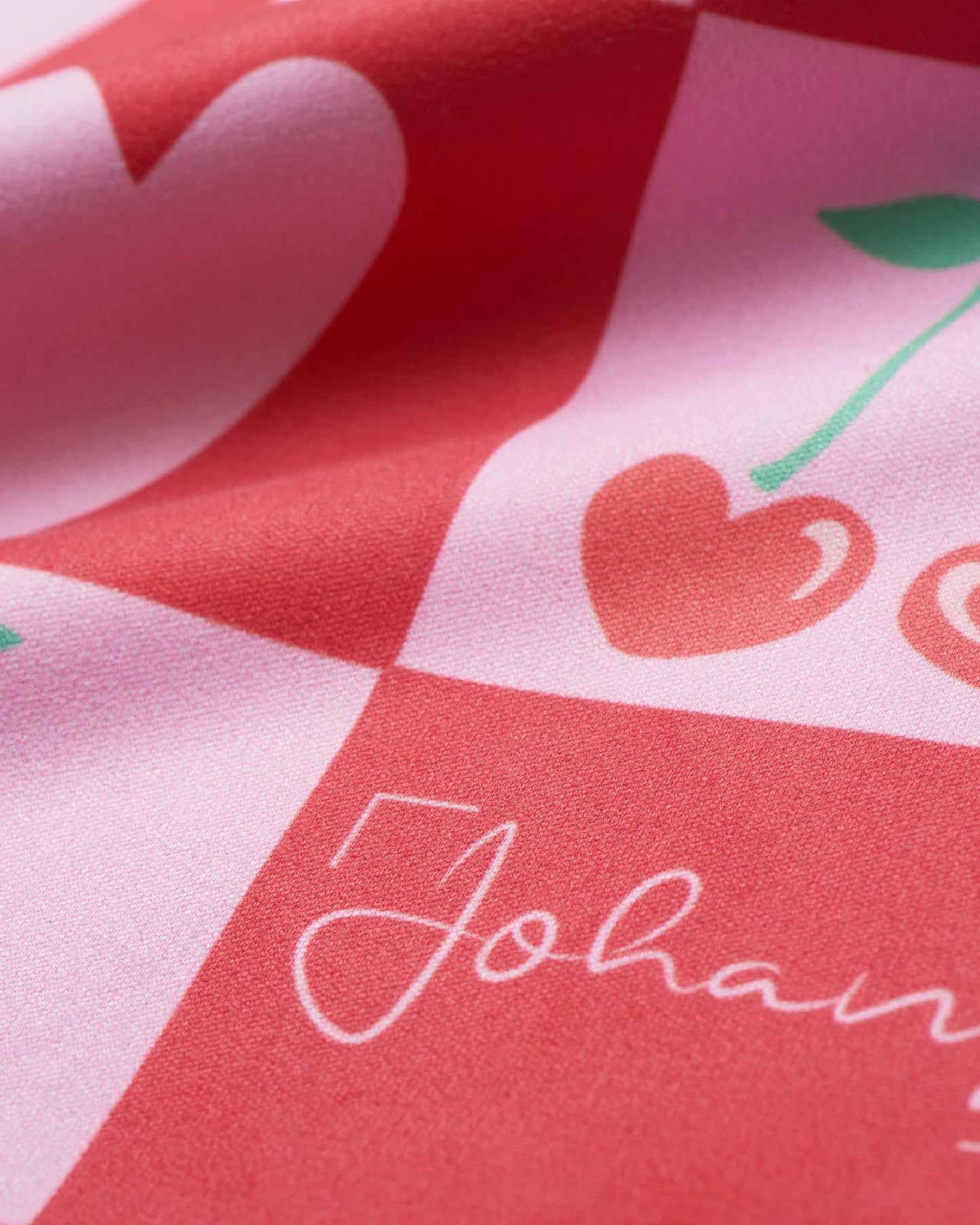 Johans® Mikrofasertuch "Cherry Love" - Stilvolle Reinigung für Brille & Display