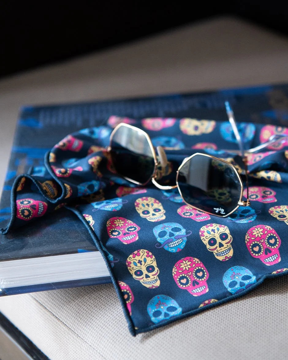 Johans® Mikrofasertuch "Skulls" - Stilvolle Reinigung für Brille & Display