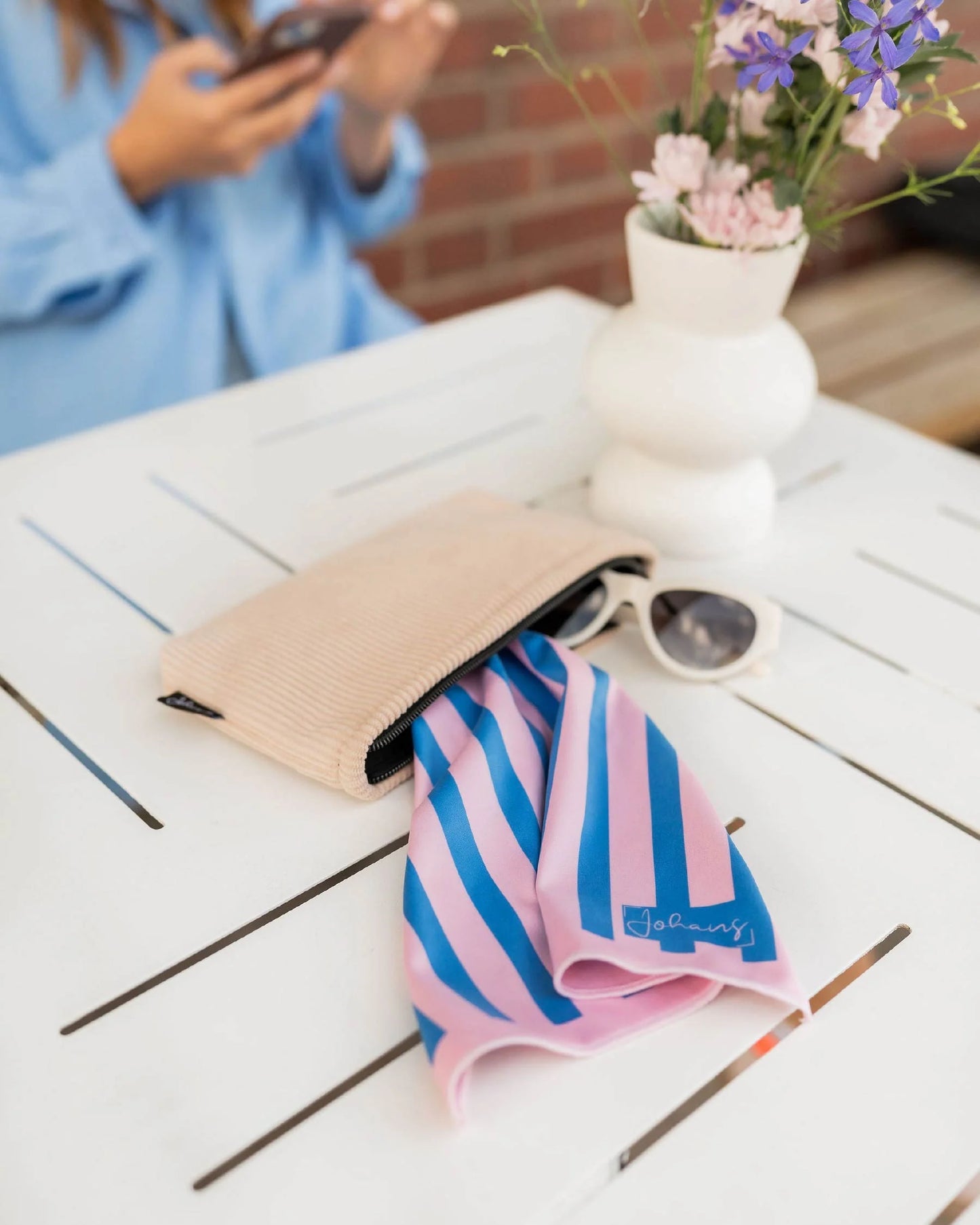 Johans® Mikrofasertuch "Stripes" - Stilvolle Reinigung für Brille & Display