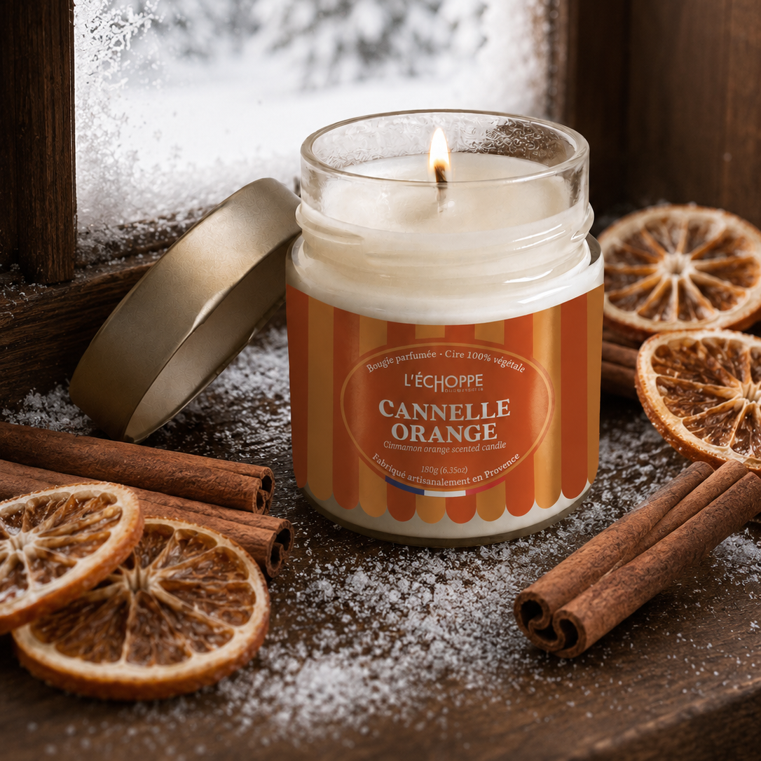 Duftkerze „Zimt-Orange“ Winter-Edition von L’Échoppe Buissonnière im Glas mit Metalldeckel