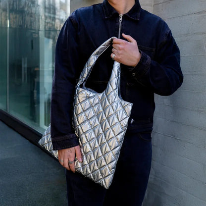 Puffy Bag – METALLIC „Schwarz“