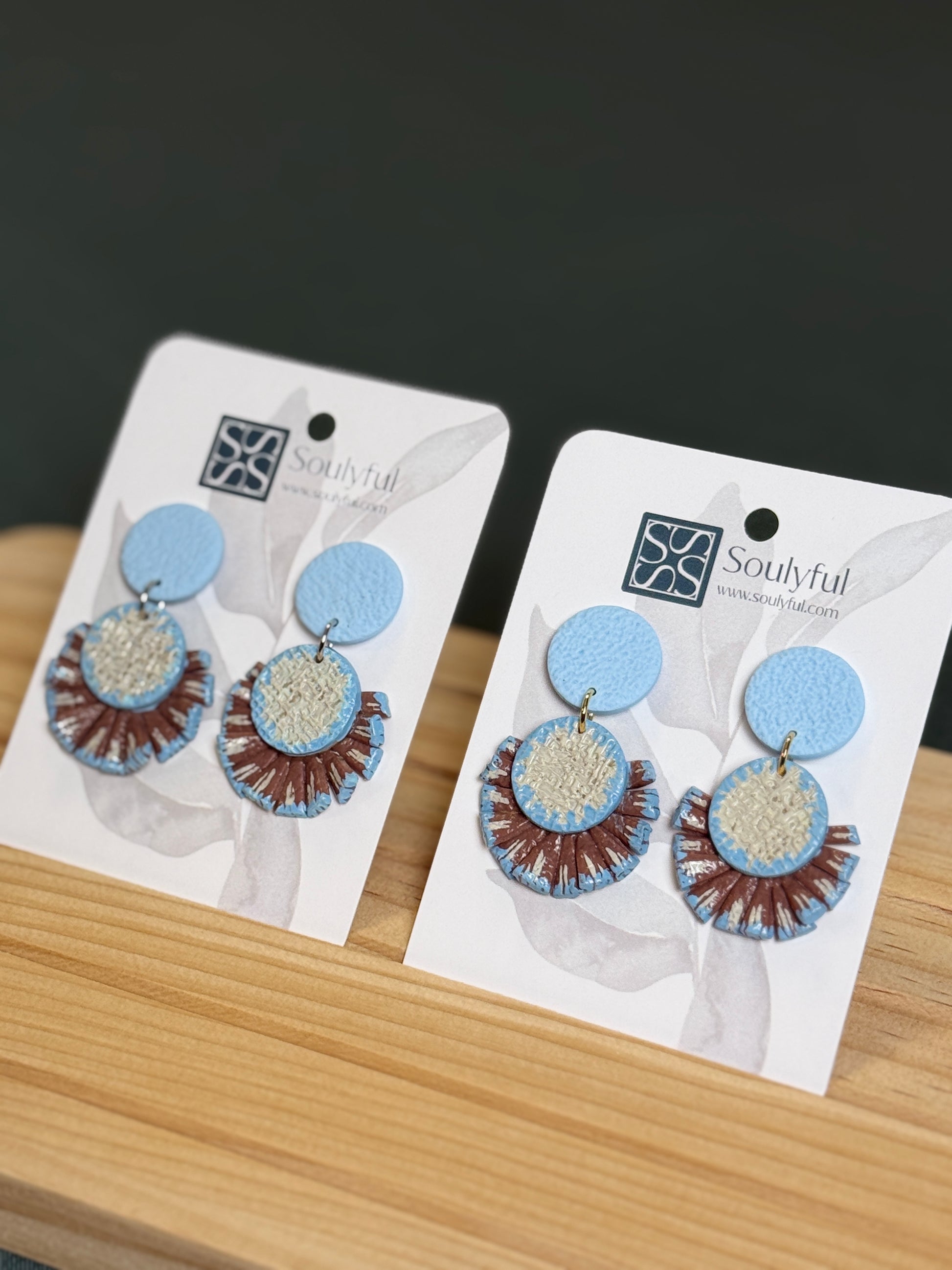 Handgemachte Boho-Ohrringe Boho Azure in Hellblau, Creme und Terracotta von Soulyful