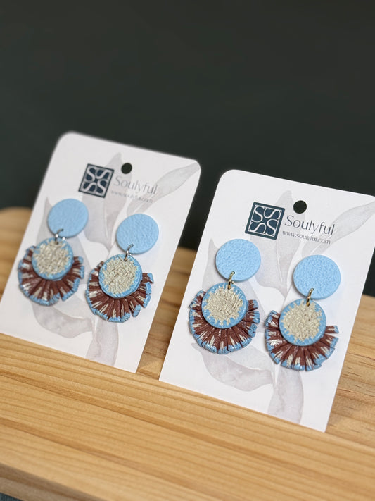 Handgemachte Boho-Ohrringe Boho Azure in Hellblau, Creme und Terracotta von Soulyful